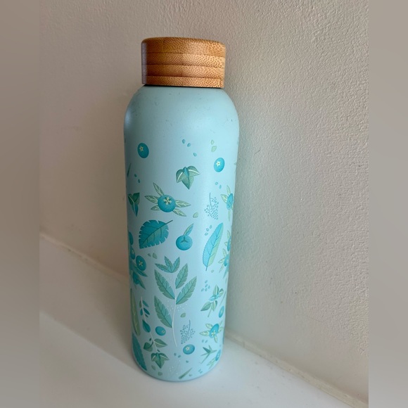 Insulated Water Bottle 20oz - pastel blue - Never removed from package - Picture 4 of 8